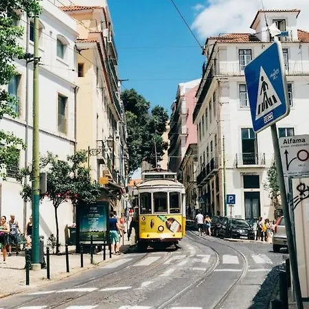 Апартаменты Alfama @ Lisbon's Historical Heart *