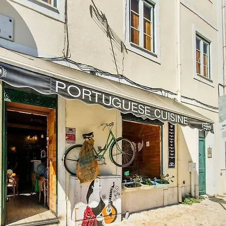 Alfama @ Lisbon's Historical Heart Лиссабон